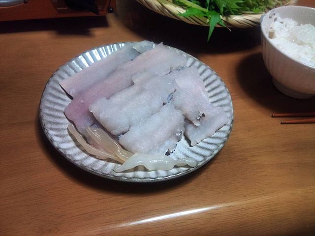 はも鍋を通販で購入、夜ご飯にいただきました。今週はクタクタなので、ちょっと贅沢させてもらってリフレッシュさせてもらいます。気温は高くなってきましたが、たまには鍋もいいですね。出汁もよく、最後まで美味しくいただきました。@otoriyose_yuuri #鍋