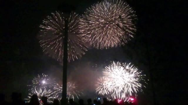 昨日開催された、神戸メリケンパークの花火大会のもようです。今年は開港150周年ということもあり、普段のなんと1.5倍の数の花火でした。綺麗でしたよ。ところでパソコンからインスタを写真を投稿出来るようになったのはありがたいものの、動画は出来ないみたいです。微妙に不便#みなとこうべ花火大会